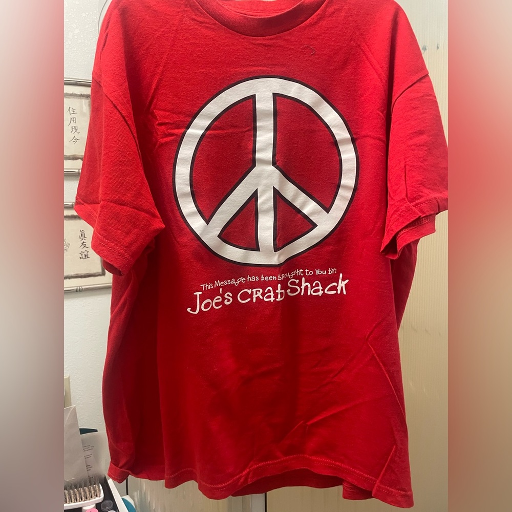 Joe’s Crab Shack- Red Peace Sign T-Shirt Large